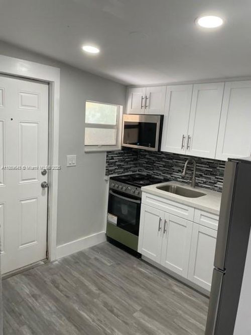 rear-2154 Ne 168th St, North Miami Beach, FL, 33162-3314 | Card Image