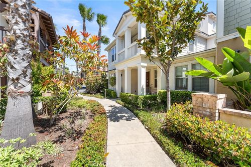 8284 Kendall Dr, Huntington Beach, CA, 92646 | Card Image