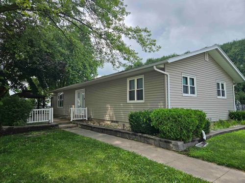 260 Pine St, Allison, IA, 50602-7754 | Card Image
