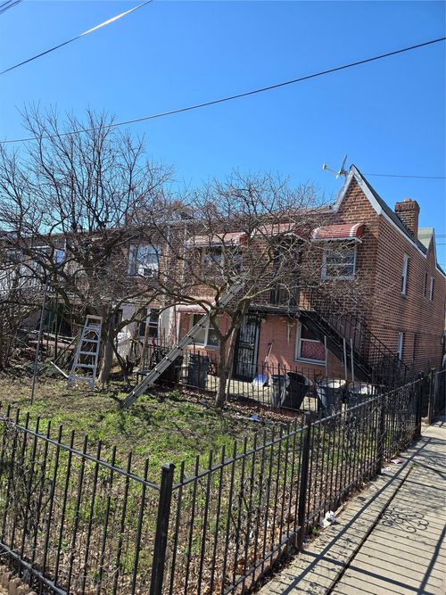 2866 Philip Ave, Bronx, NY, 10465-2223 | Card Image