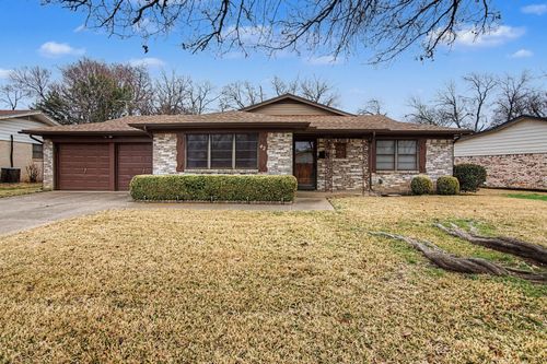 42 Page St, Hurst, TX, 76053-8047 | Card Image