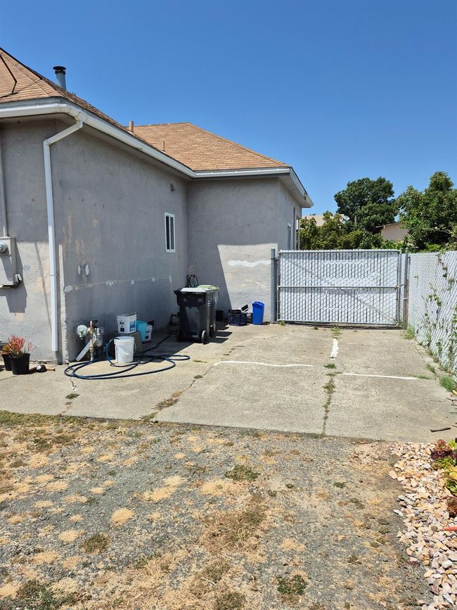 811 Broadway St, House other with 2 bedrooms, 1 bathrooms and 2 parking in Fairfield CA | Image 23