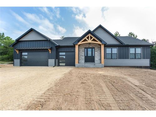 251 Saddle Ridge Ln, River Falls, WI, 54022-8143 | Card Image