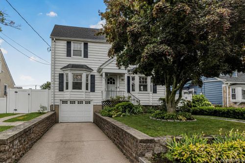 53 Holly St, Yonkers, NY, 10704-2813 | Card Image