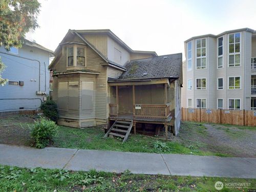 2531 Gilman Dr W, Seattle, WA, 98119-2125 | Card Image