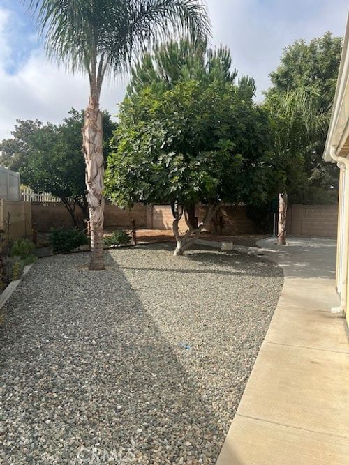 690 Lassen Way, Hemet, CA, 92543-5767 | Card Image