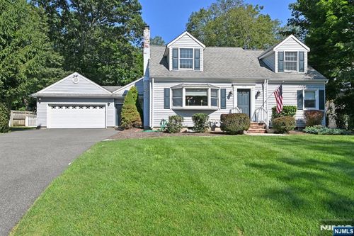319 Sunset Blvd, Wyckoff, NJ, 07481-2417 | Card Image