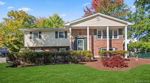 1 Daisy Ct, Nanuet, NY, 10954-3617 | Card Image
