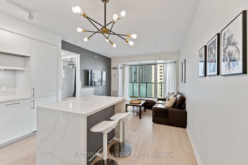 1109-99 Foxbar Rd, Toronto, ON, M4V0B2 | Card Image