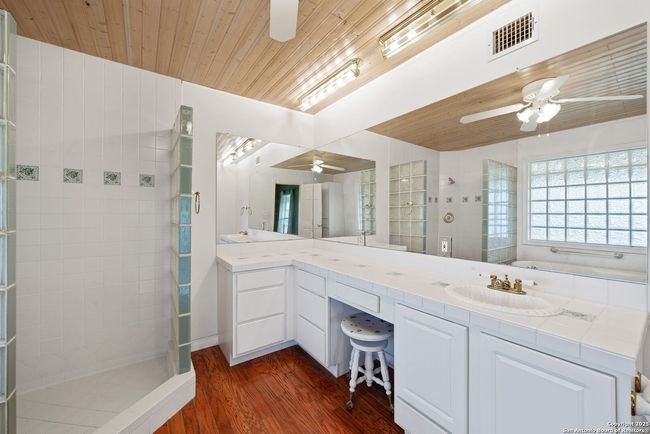 388 Oak Trl, House other with 3 bedrooms, 5 bathrooms and null parking in Pipe Creek TX | Image 17