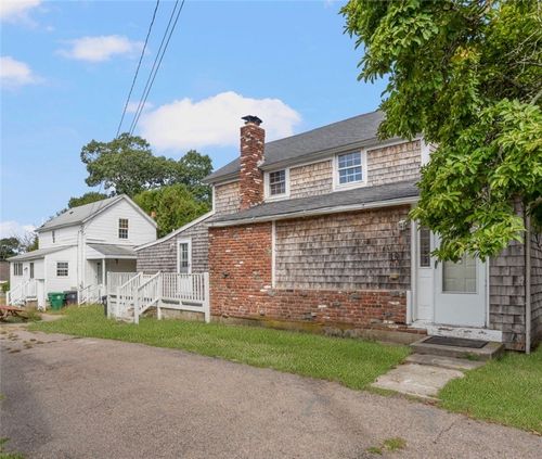 15 Forrest St, Warwick, RI, 02889-9401 | Card Image