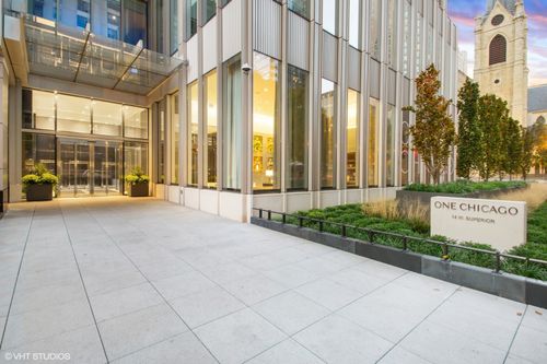 5401-14 W Superior St, Chicago, IL, 60654-3795 | Card Image