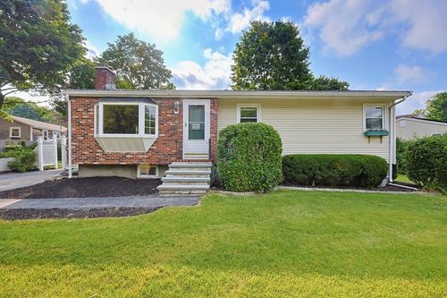 7 Hemlock Dr, Medway, MA, 02053-2317 | Card Image