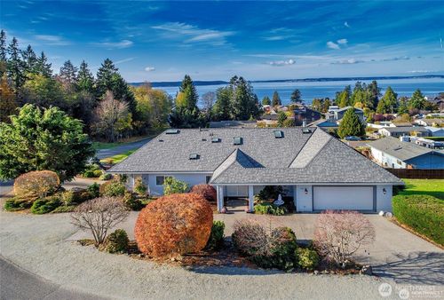 133 Melissa St, Camano Island, WA, 98282-7352 | Card Image