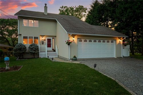 236 Indian Trl, Saunderstown, RI, 02874-2482 | Card Image