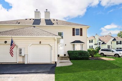 Spacious 2 bedroom townhouse style condo in Cambridge Manor. (Enhanced Lawn) | Image 1