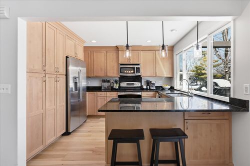 140 Birnamwood Dr, Burnsville, MN, 55337-2934 | Card Image