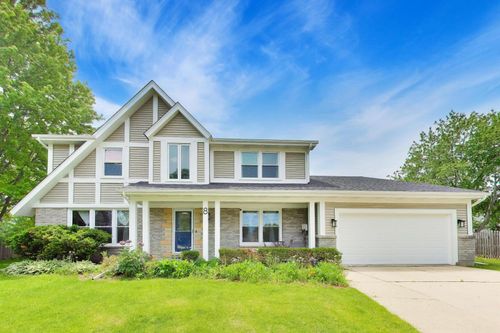 8 Hampton Ct, Mundelein, IL, 60060-3209 | Card Image