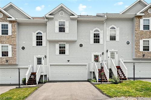 118 Cathedral Ct, Carnegie, PA, 15106-2262 | Card Image