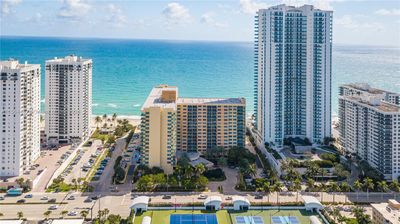 PH17 - 2501 S Ocean Dr, Condo with 1 bedrooms, 1 bathrooms and null parking in Hollywood FL | Image 1