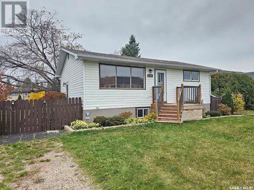 609 1st St W, Meadow Lake, SK, S9X1E1 | Card Image