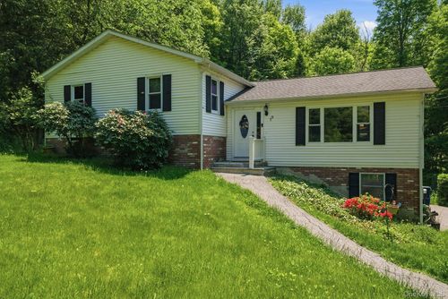 19 Taurat Pl, Mahopac, NY, 10541-5109 | Card Image