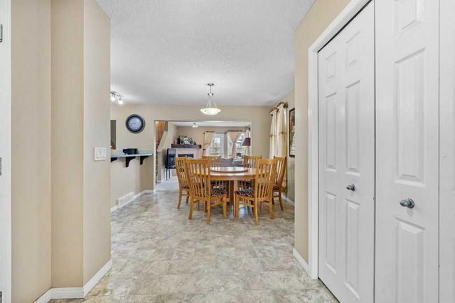 193 Luxstone Way Sw, Home with 3 bedrooms, 3 bathrooms and 2 parking in Airdrie AB | Image 6