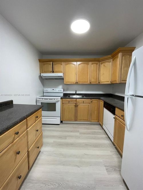 apt-304-1075 W 68th St, Hialeah, FL, 33014-5130 | Card Image