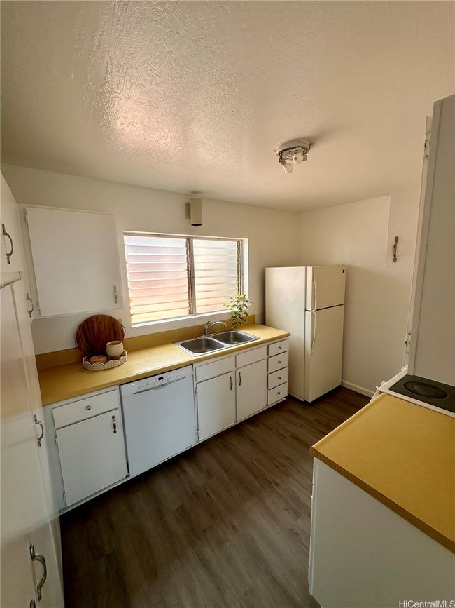 Spacious kitchen with room for all your cooking essentials | Image 5