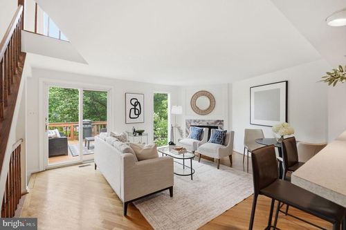 1686 Oaktree Ct, RESTON, VA, 20194-1536 | Card Image