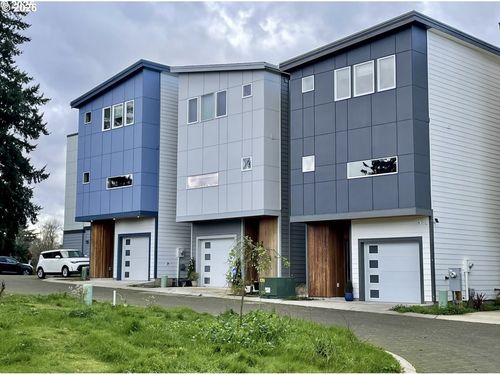 9023 Ne Hoyt St, Portland, OR, 97220-5867 | Card Image