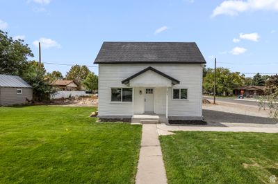 Bungalow-style house with a front yard | Image 2