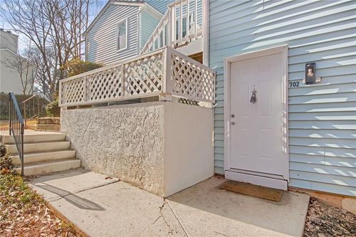 702 Glenleaf Dr, Peachtree Corners, GA, 30092-6107 | Card Image