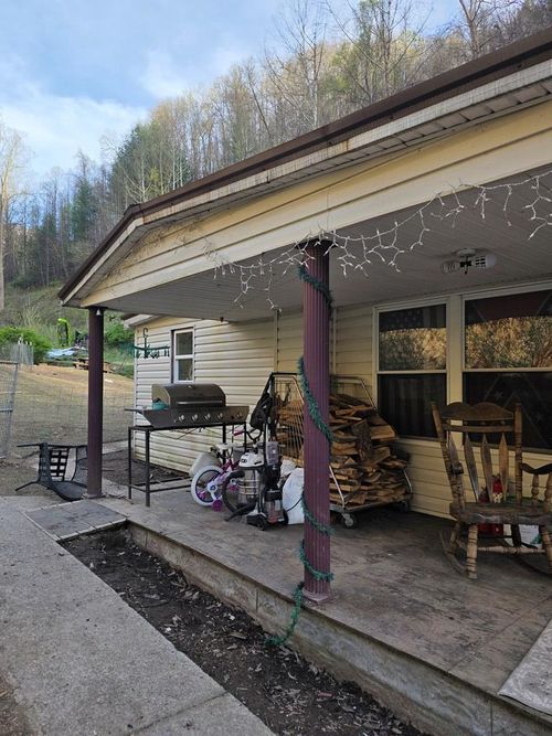 1168 White Oak Rd, Grundy, VA, 24614-6408 | Card Image
