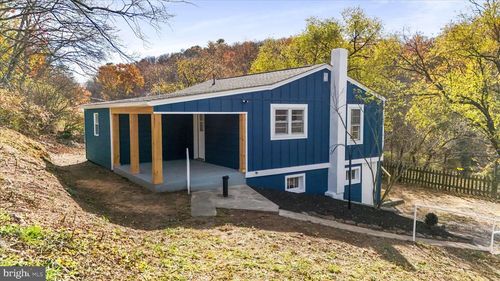 679 Winchester Grade Rd, BERKELEY SPRINGS, WV, 25411-5991 | Card Image