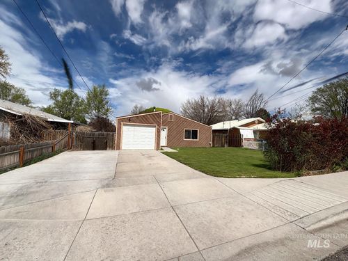 214 8th Ave W, Jerome, ID, 83338-1840 | Card Image