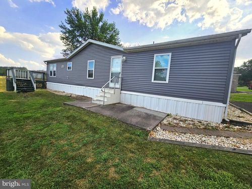 415 Meadow Ln, Shermans Dale, PA, 17090-8521 | Card Image