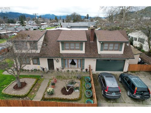 212 Park St, Riddle, OR, 97469-8767 | Card Image