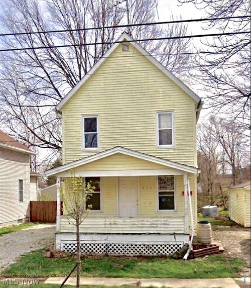 938 Walnut St, Elyria, OH, 44035-3355 | Card Image