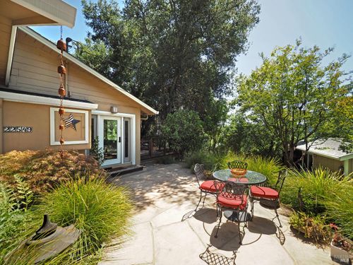 22549 River Road, Geyserville, CA, 95441 | Card Image