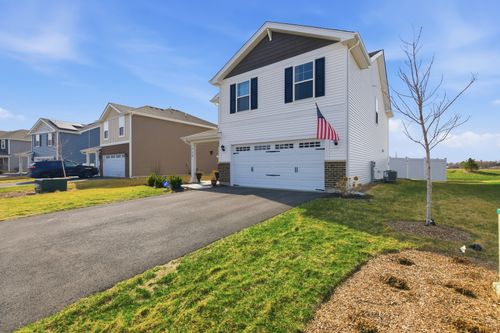 117 Fieldcrest Ave, Hampshire, IL, 60140-0286 | Card Image