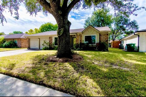 5807 Silver Forest Dr, Houston, TX, 77092-2339 | Card Image