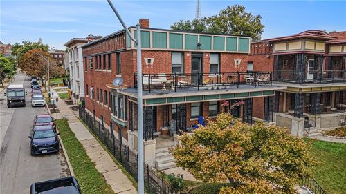 220 W Armour Blvd, Kansas City, MO, 64111-2008 | Card Image