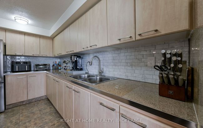 607 - 3120 Kirwin Ave, Condo with 2 bedrooms, 1 bathrooms and null parking in Mississauga ON | Image 12