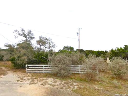 109 Oak Forest Ln, Lakehills, TX, 78063-6250 | Card Image