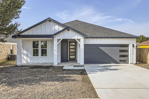 2413 Blue Sky Ln, Lockhart, TX, 78644-4645 | Card Image