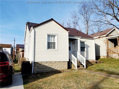 1053 14th Street, House other with 3 bedrooms, 2 bathrooms and null parking in Huntington WV | Image 2