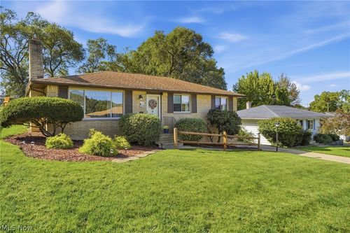 2775 Somia Dr, Parma, OH, 44134-3927 | Card Image