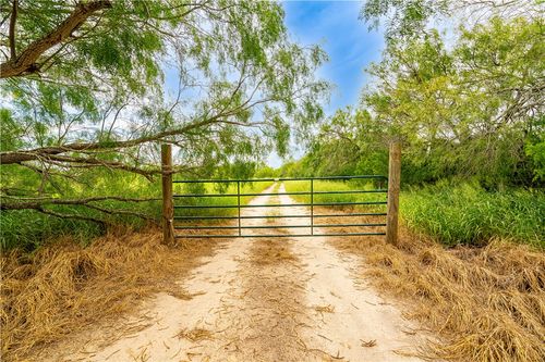 229 E Fm 628, Riviera, TX, 78379-3576 | Card Image