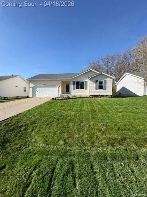 1227 Windsor St, Grand Blanc, MI, 48507-4273 | Card Image